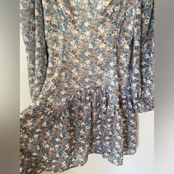 Storia Floral Dress with Bishop Sleeves - Picture 3 of 5